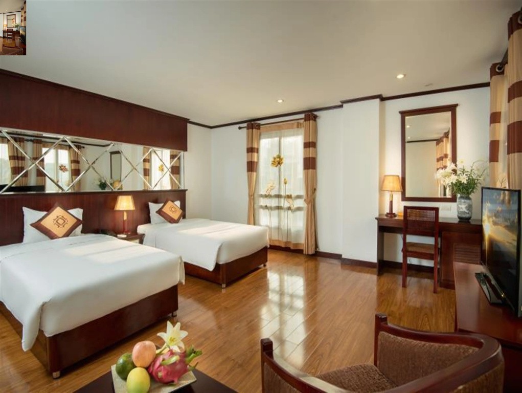 May De Ville Lakeside Hotel