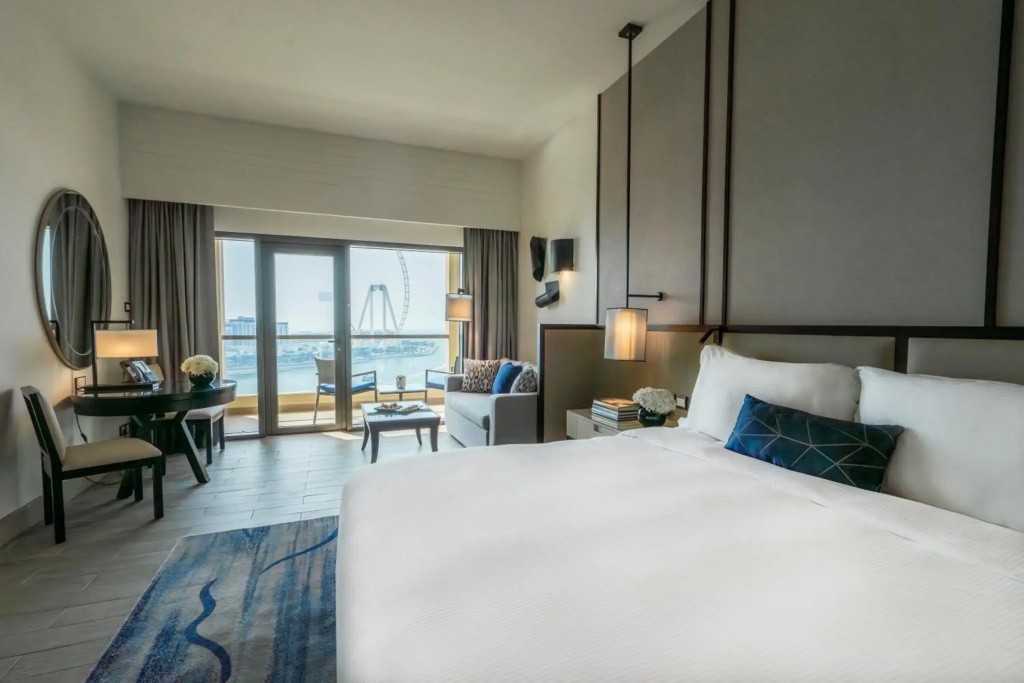 Amwaj Rotana, Jumeirah Beach