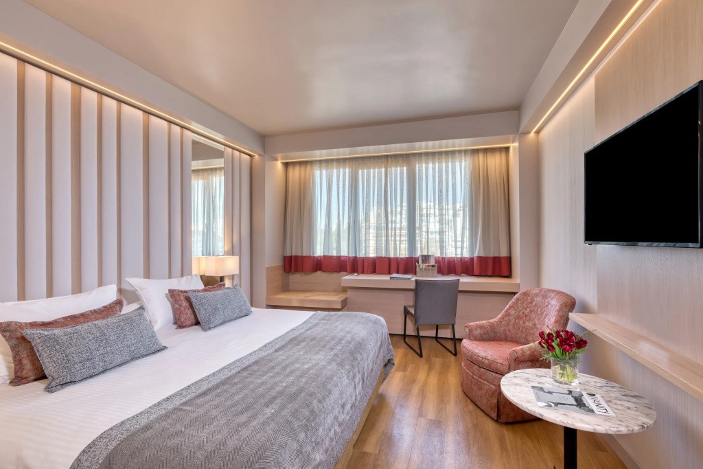 Divani Caravel Hotel