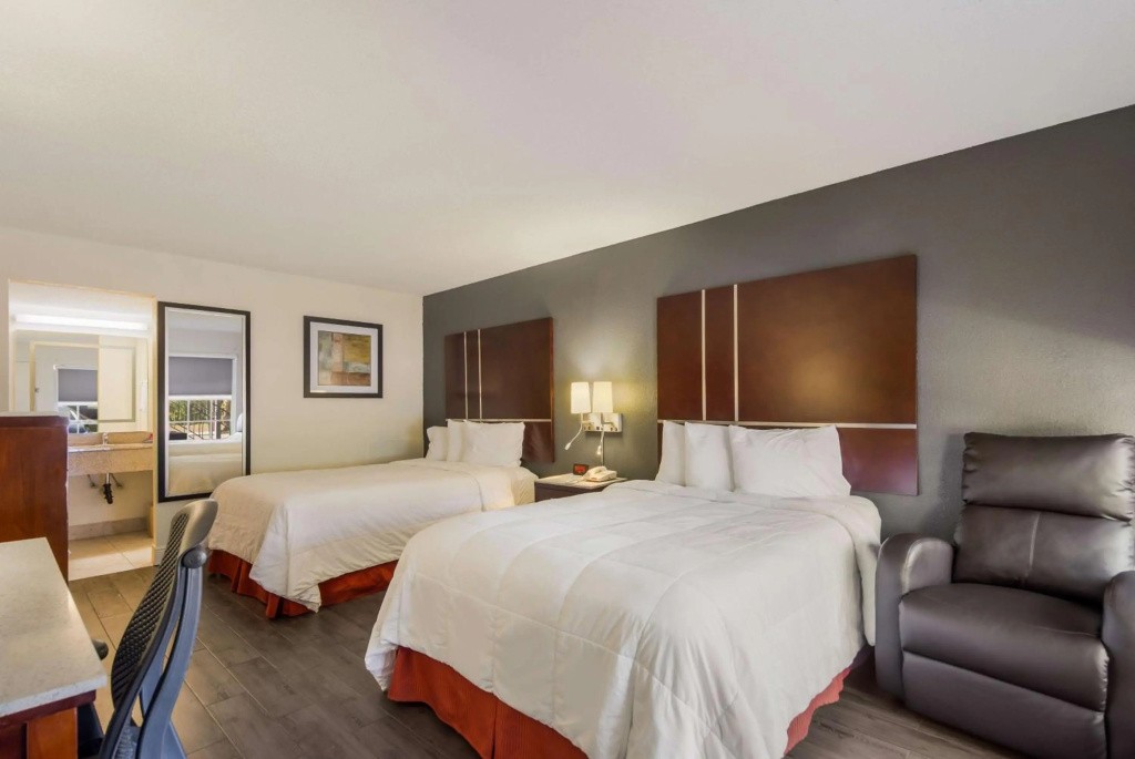 Clevelander Hotel – Adults Only