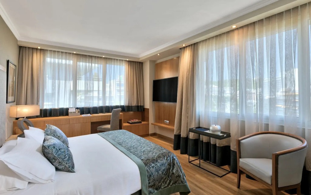 Divani Caravel Hotel