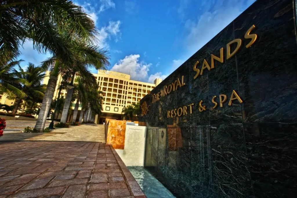 Holiday Inn Club Vacations The Royal Sands by IHG