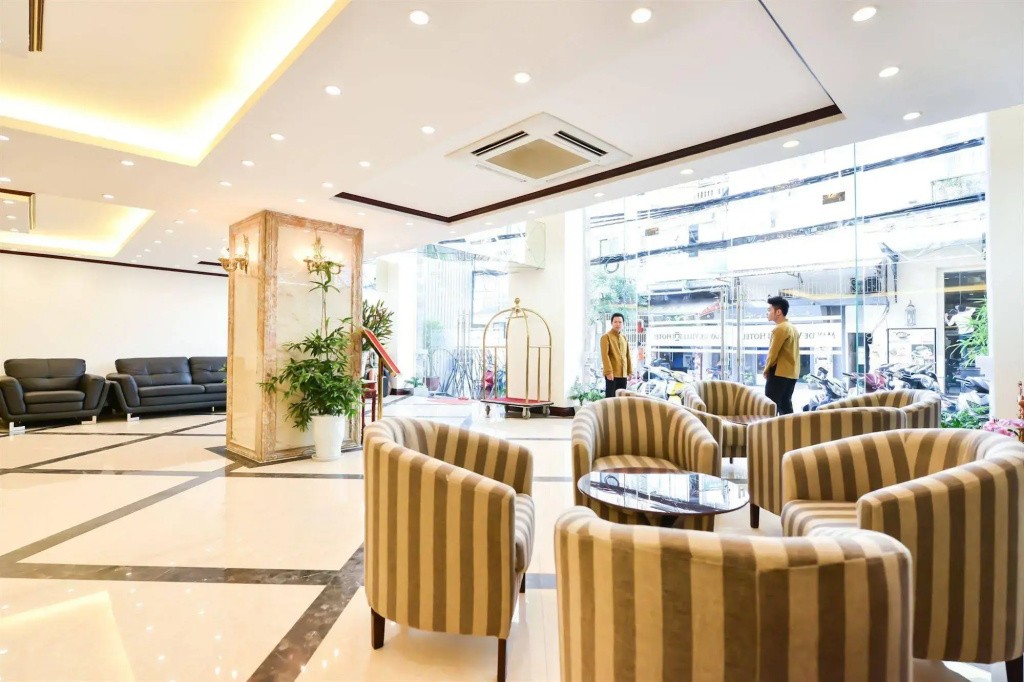 May De Ville Lakeside Hotel