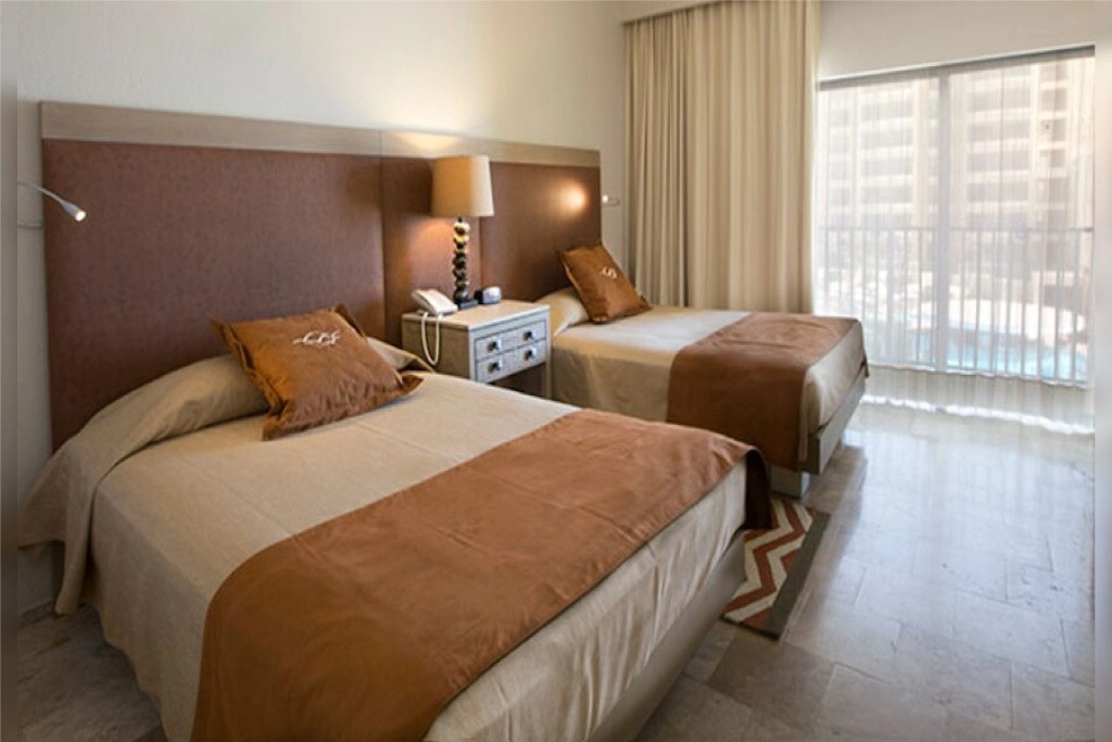 Holiday Inn Club Vacations The Royal Sands by IHG