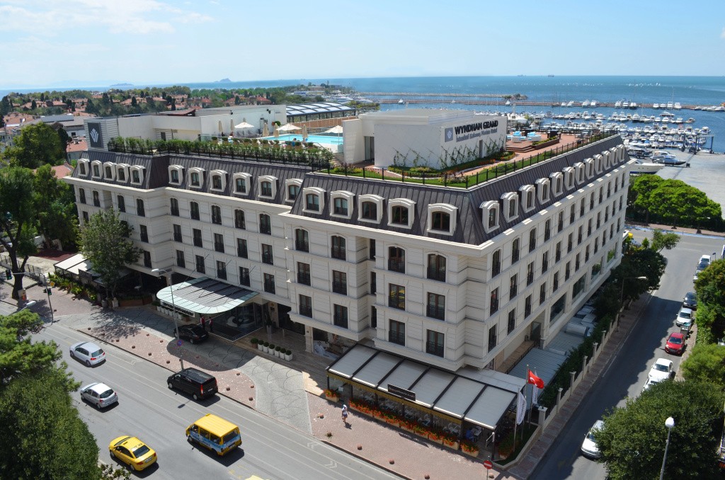 Wyndham Grand Istanbul Kalamis Marina Hotel