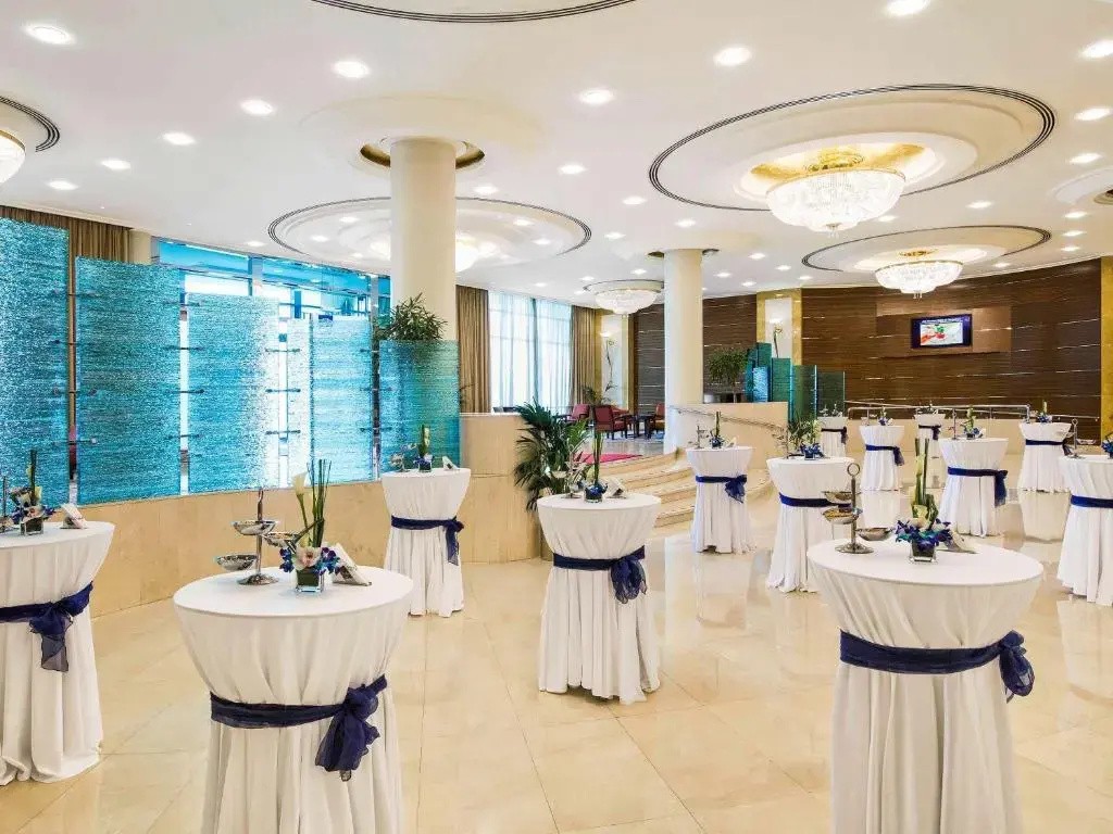 Swissotel Al Murooj Dubai Hotel