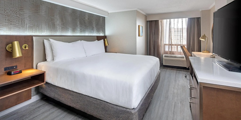 Crowne Plaza Toronto Airport by IHG